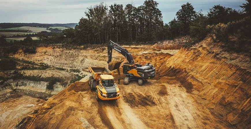 FIRST VOLVO EC380E HYBRID IN EUROPE DELIVERING PROMISED FUEL EFFICIENCY SAVINGS
